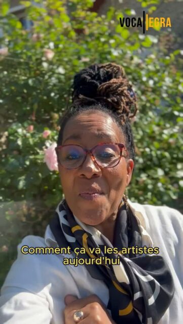 Une petite question pour toi :
👉 As-tu chanté aujourd’hui ?
Et est-ce que tu as écouté de la musique ? 🎵
Parce que la musique, c’est aussi une nourriture.
Comme pour un repas, ce que tu écoutes nourrit ton imaginaire, ton énergie et ta créativité ✨
Alors sois attentif·ve à ce que tu laisses entrer dans ton univers.
Est-ce que cette musique te fait du bien ?
Est-ce qu’elle t’inspire ?
Est-ce qu’elle t’apaise ?
Est-ce qu’elle te donne envie de créer ?
🎶 Chante.
🎧 Écoute.
💛 Ressens.
Et laisse la musique nourrir ton artiste intérieur.
💬 Quelle chanson as-tu écoutée aujourd’hui ?
A l'Entrée des Artistes, je t'apprend à écouter et ressentir toutes les formes de musique et d'art, rejoins-moi : https://dominiquesylvain.vocallegra.fr/entree-des-artistes
#musique #chant #artiste #inspiration #ecoute #creativite #voix